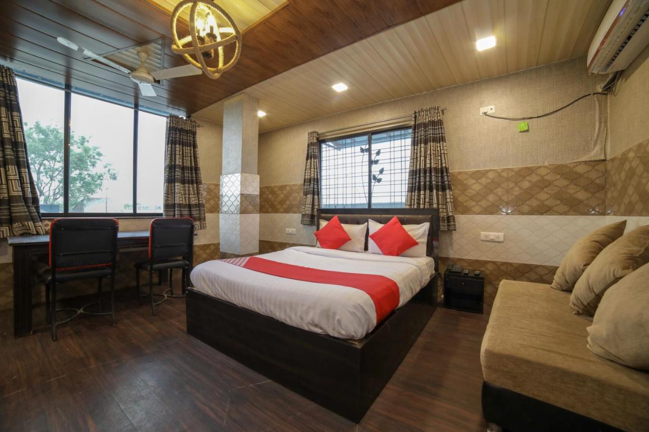 Oyo Flagship Hotel Chandani Rāipur Exterior foto